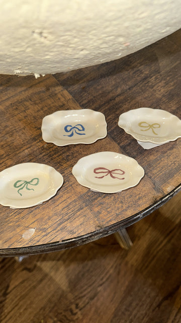 Stoneware Scalloped Dish with Bow